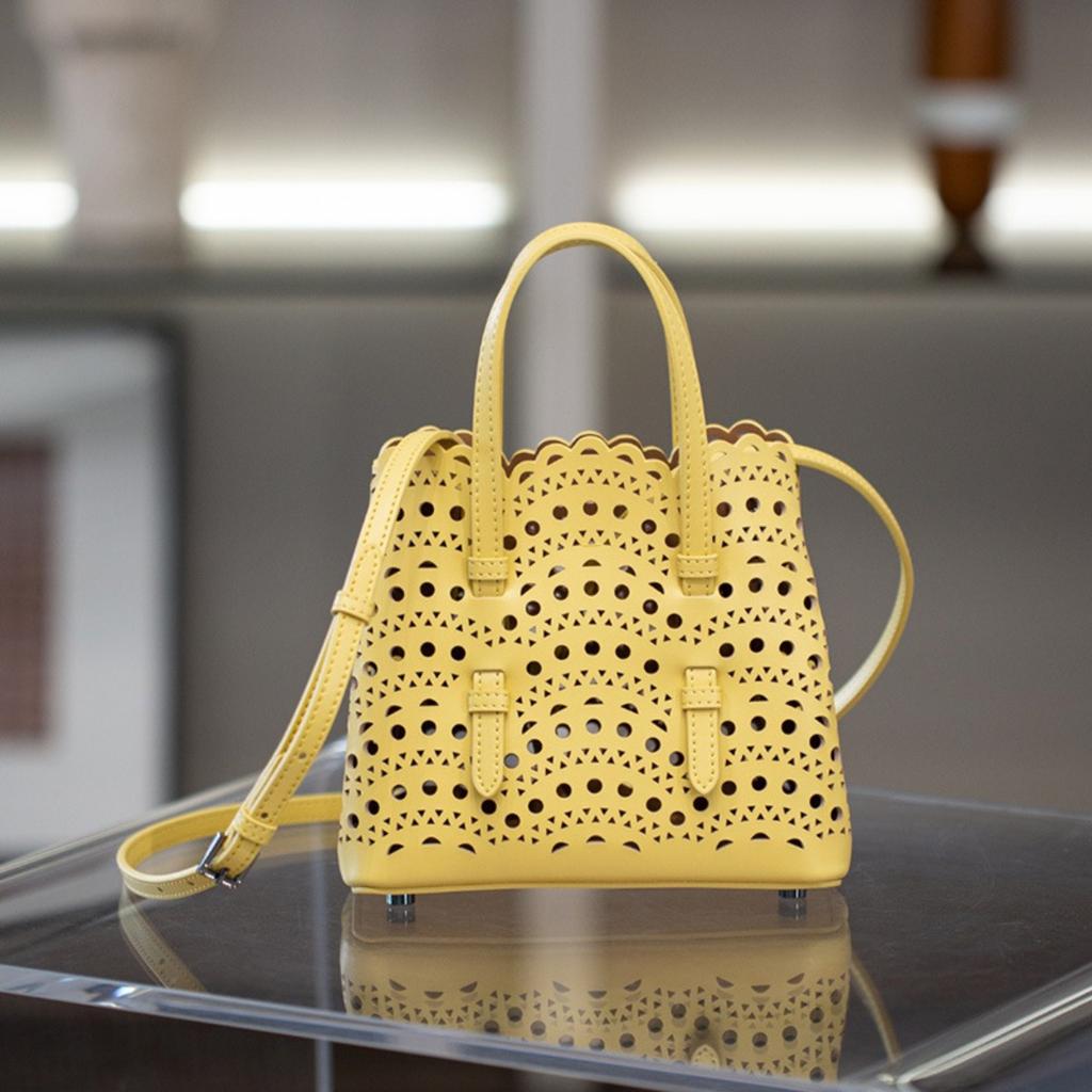 Velkoobchodní továrna prémiová niche vyřezávaná dutá taška na zeleninu Mina kožená dámská taška přes rameno crossbody tote taška