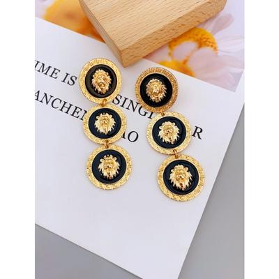 Lange Charm-Ohrringe mit Löwenkopf aus Zinklegierung für Damen. Alltagsschmuck. Ohrringe für Damen