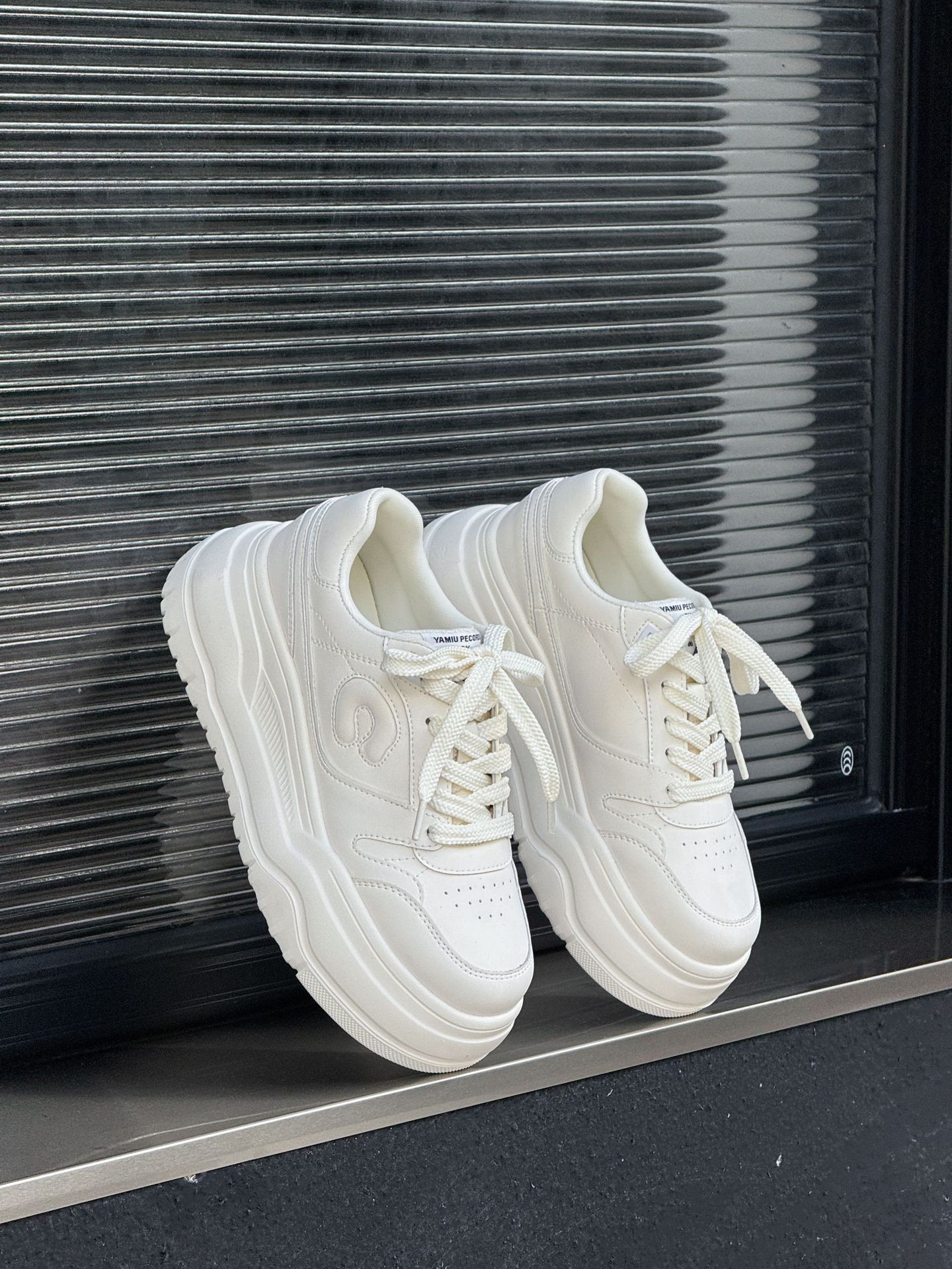 

Кожаные маленькие белые туфли женские 2025 осенняя мода универсальные, легкие, на толстой подошве для невысоких людей увеличивают рост, повседневные спортивные кеды tid 40 белый