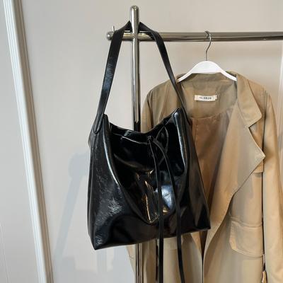 Soft Leather Large Capacity Tote Bag for Women  New Retro Fashion Single Shoulder Underarm Bags Versatile Bucket  Handbags