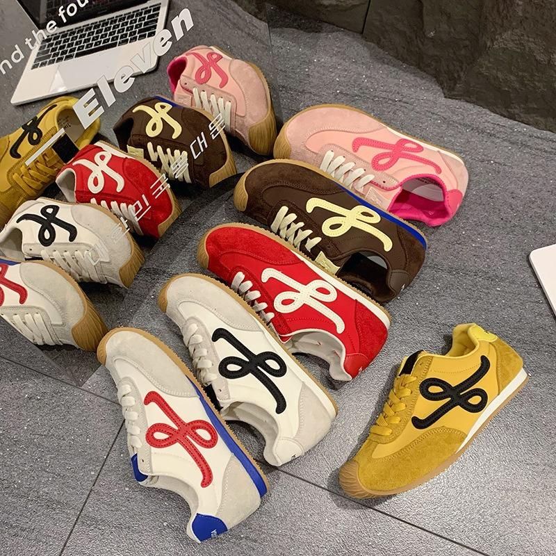 Hot wind versatile crooked head women's spring summer new sports and leisure board shoes retro lace-up