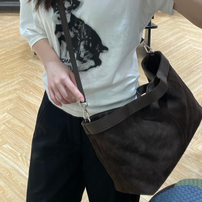 Retro Autumn and Winter Suede Matte Tote Bag, High-end Handbag, Versatile Commuter Messenger Women's Bag, Large-capacity Bag