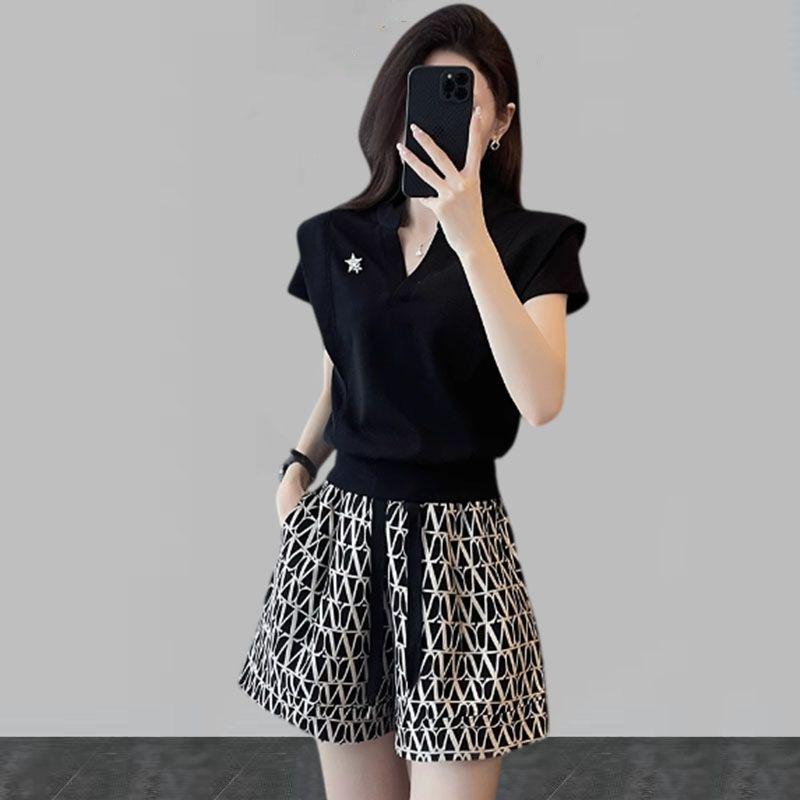 

Women s 2025 Summer Sporty Fashion Set: Versatile Short Sleeve Top & Slimming Shorts with Brooch XXL [For 126-140 lbs]