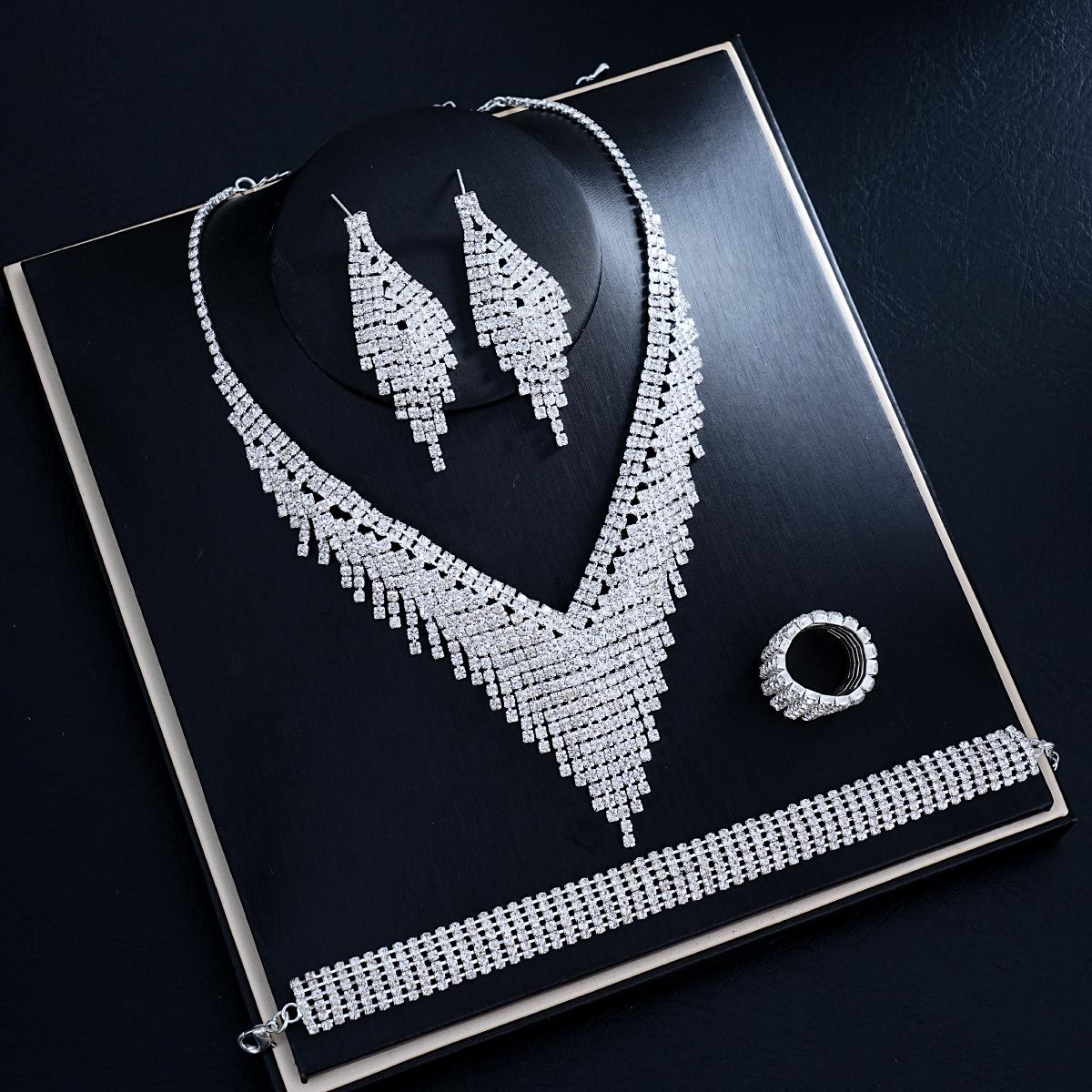 Elegant Tassel Jewelry Set: Necklace, Earrings & Bracelet