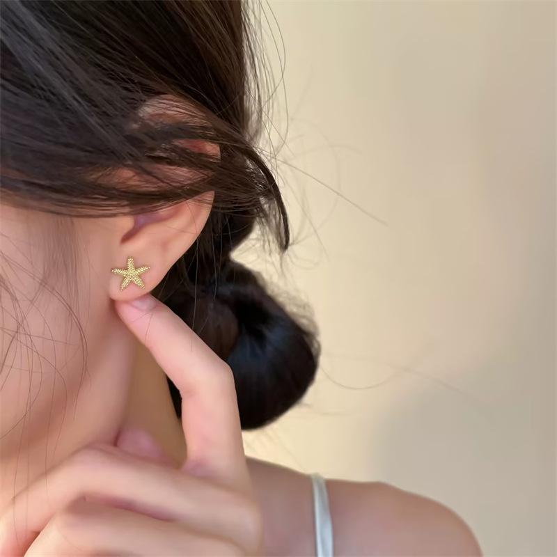 Vintage Punk Metal Starfish Stud Earrings For Women Gold Color Simple Metal Star Geometric Temperament Earring Party Jewelry