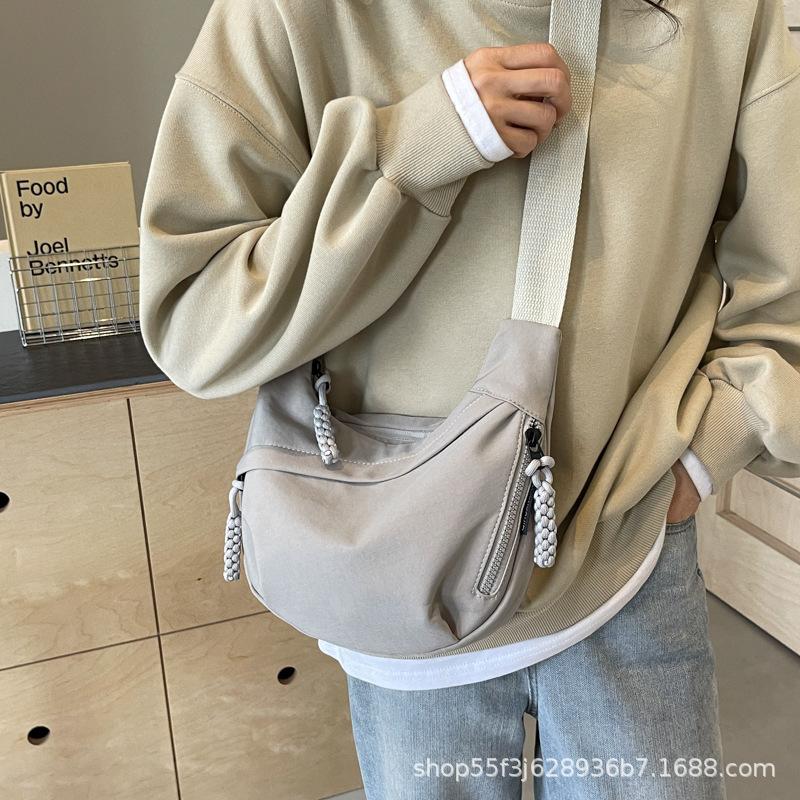 Korean Version of Simple Commuter Small Bag Shoulder Bag Women's 2024 New Casual Dumpling Bag College Student Versatile Messenger Bag