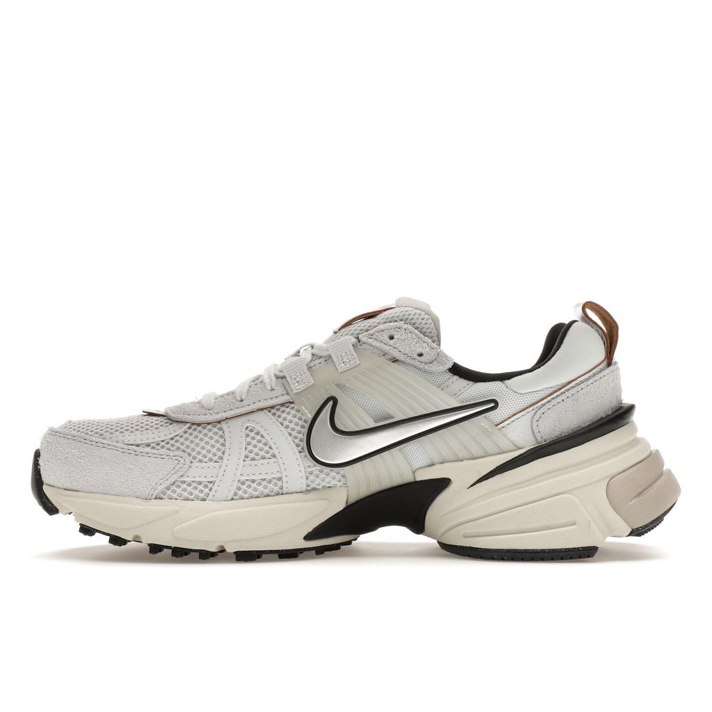 

Nike V2K Run Pure Platinum Chrome Women Sneakers FN6703-002 EU 40.5 платиновый