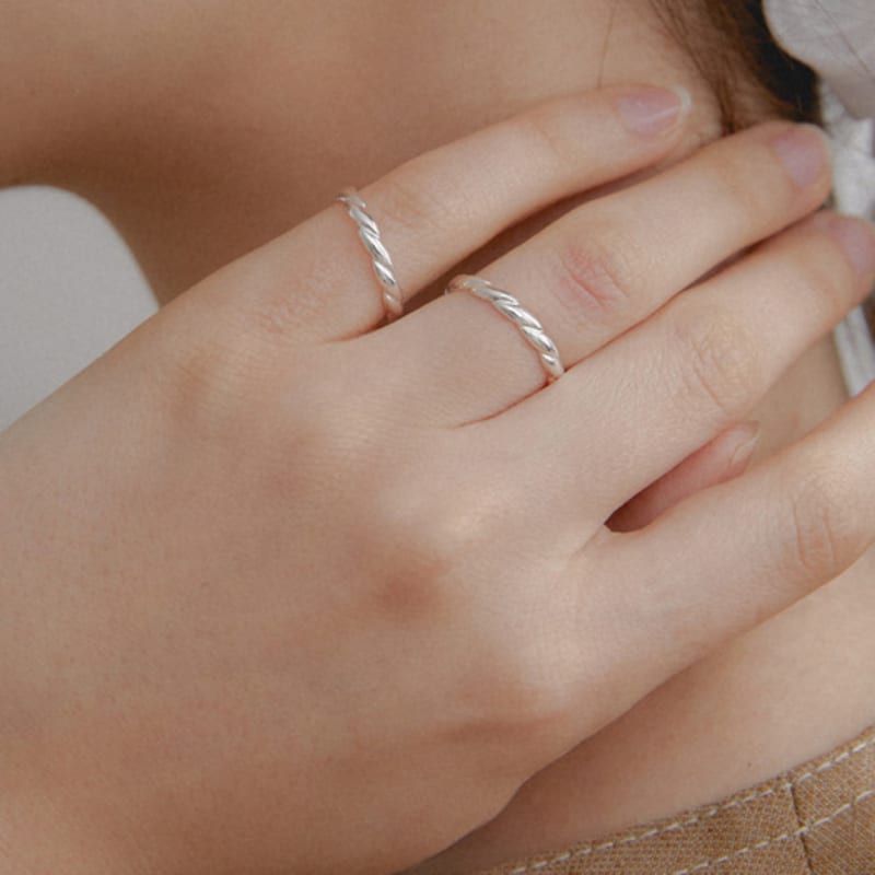 GETMEBLING Twisted Ring