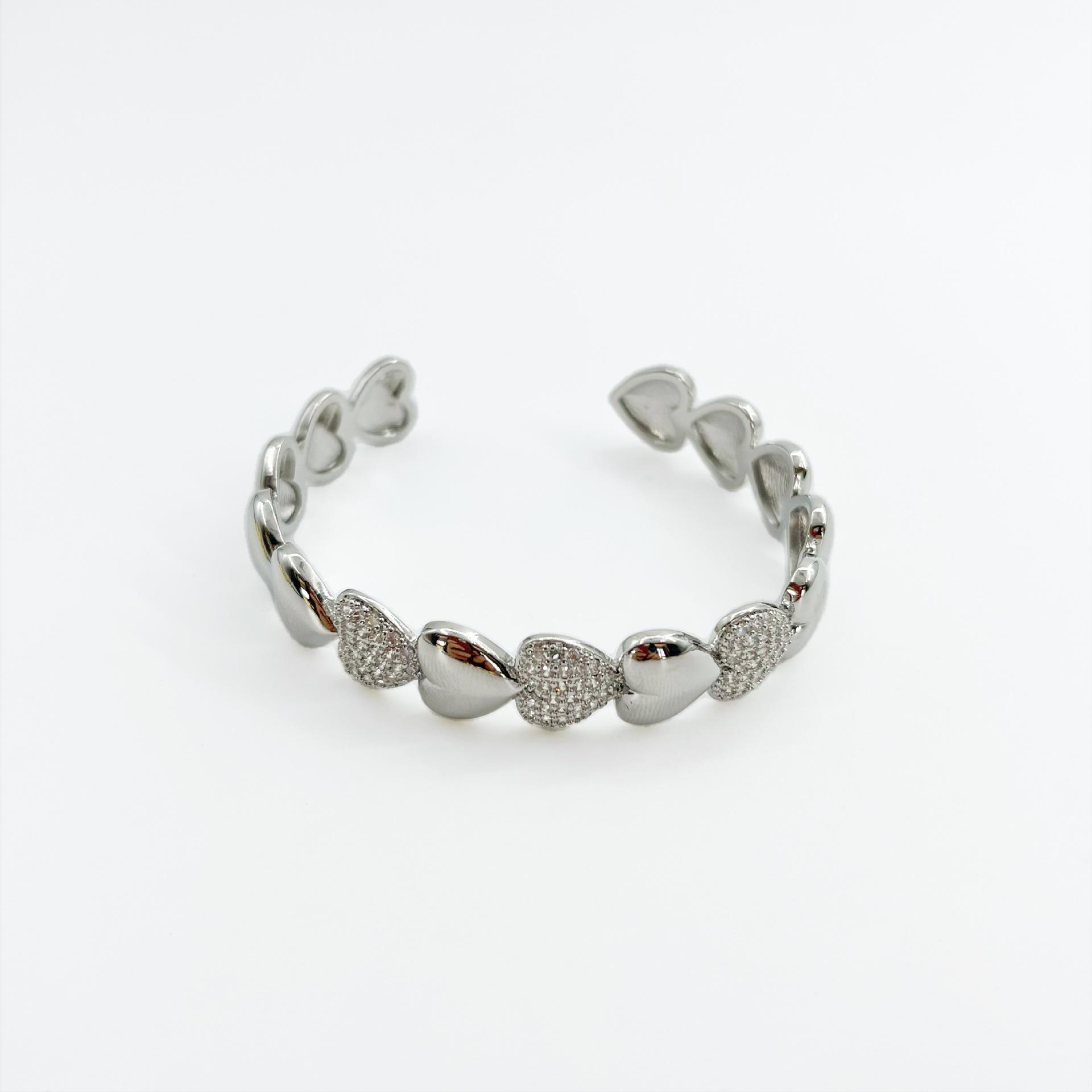 

Персонализированный простой золотой и серебряный браслет с бриллиантами в форме сердца премиум-класса с регулируемым отверстием для женщин серебряный