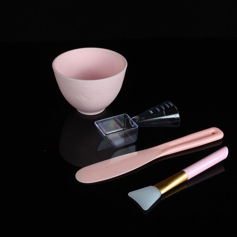 

Набор из четырех мисок для смешивания «Клевер»: Силиконовая миска-маска и набор инструментов для салона красоты.