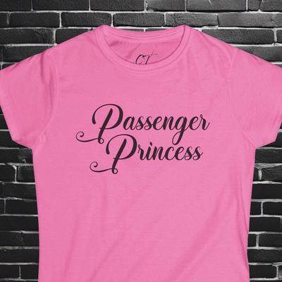 Princesse Passagère, T-shirt Femme, Vêtement Malicieux, T-shirt Smartass, T-shirt Drôle, Cadeau pour Fille, Cadeau pour Maman, Fête des Mères