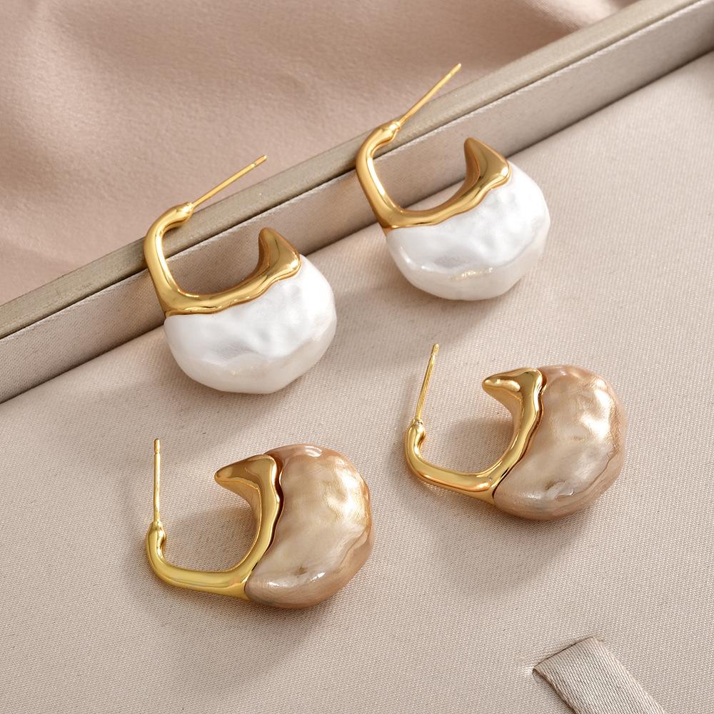 European Vintage Irregular Pearl Geometric Stud Earrings Light Luxury Chunky Two-Tone Earrings for Women