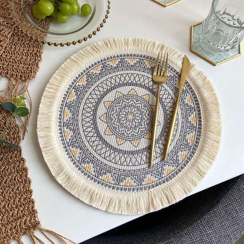 4er Set Boho Gewebte runde Tischsets Handgemachte Tischsets Gewebte Jute Quastenmatte RetroTischdekor Fransen Kaffeematte Fellknäuel Essmatte Pompom Home Decor