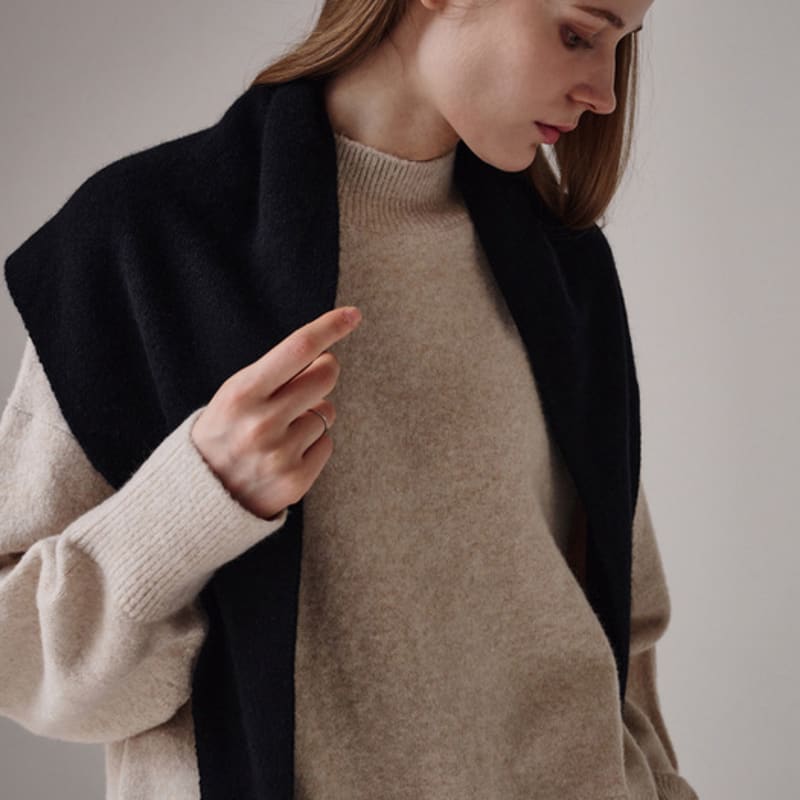 

Святой Люкс 100% Кашемир Треугольный Маленький Шарф Черный BLACK