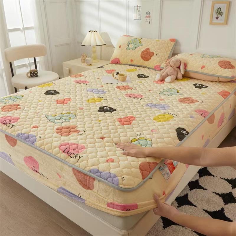 Luxury Flannel Quilting Mattress Cover Thicken Velvet Quilted Bed Pad Protector Cover Winter Bed Cover Not Included Pillowcase