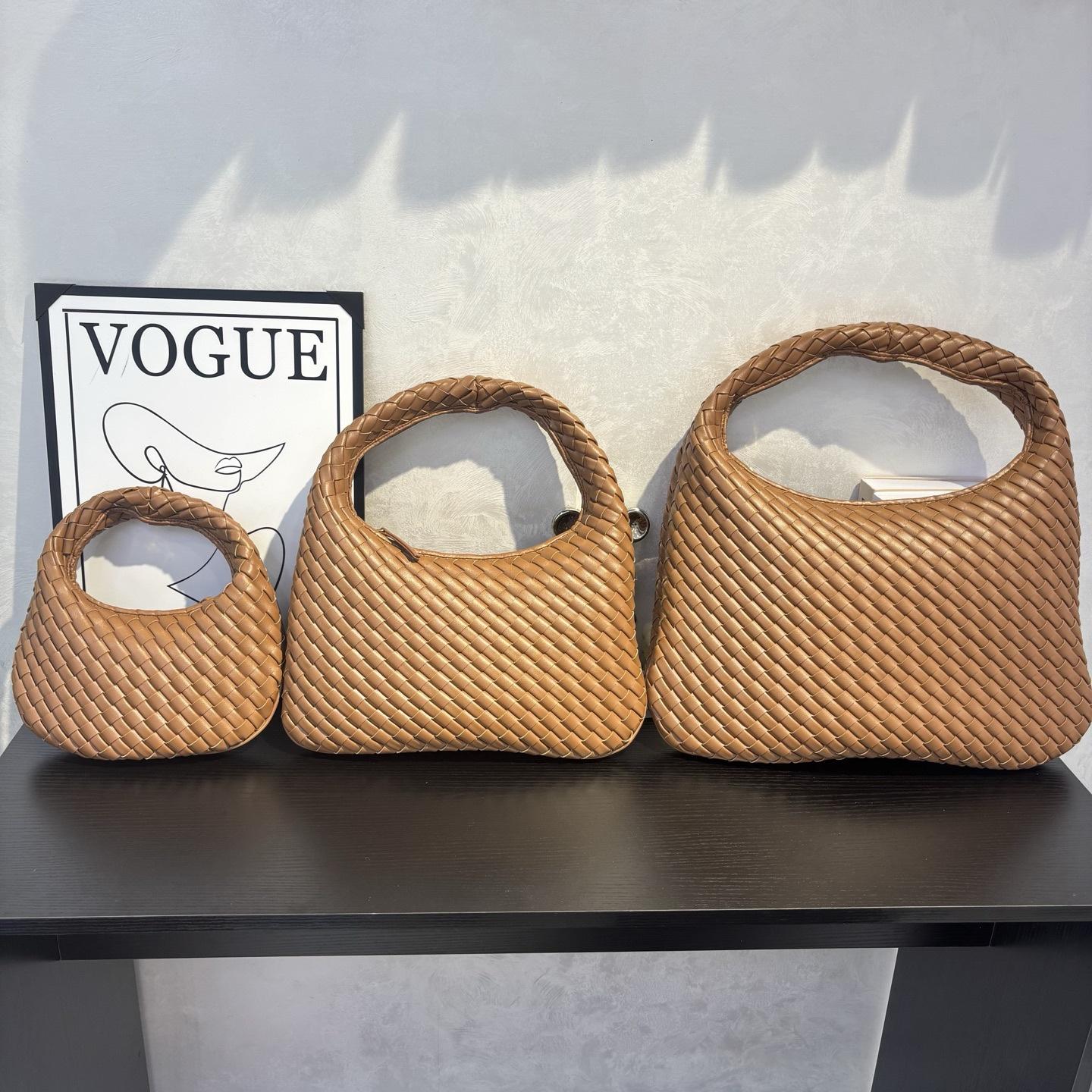 

2026 Bag women s premium texture hand-woven hand carry shoulder crossbody chain round bag Large size: 44*28*5cm*