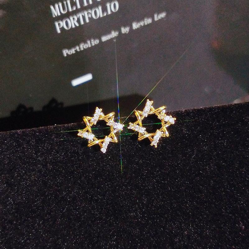

Изысканные и компактные серьги в форме восьмиконечной звезды, новые модные высококачественные серьги из циркония для темпераментных женщин, клипсы без отверстий для ушей