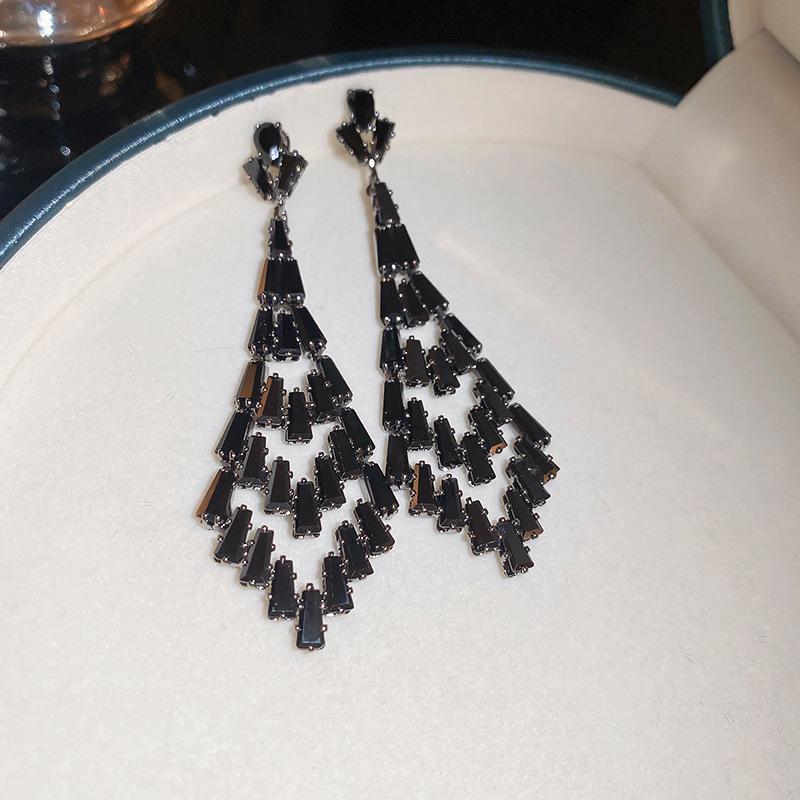Vintage Silver Black Tassel Geometric Round Stud Earrings for Women - Elegant High-End Design