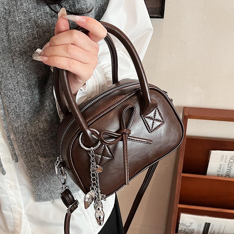 This Year's New Niche Retro Ballet Style Design Sense Portable Bowling Bag Women's Versatile Foreign Style Commuter Messenger Bag