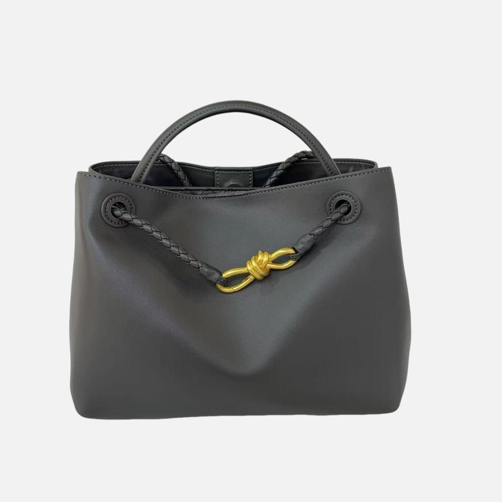 2025 Kabelka z pravé kůže: Vysoce kvalitní hovězí kůže, kovová provazová přezka, všestranná taška přes rameno