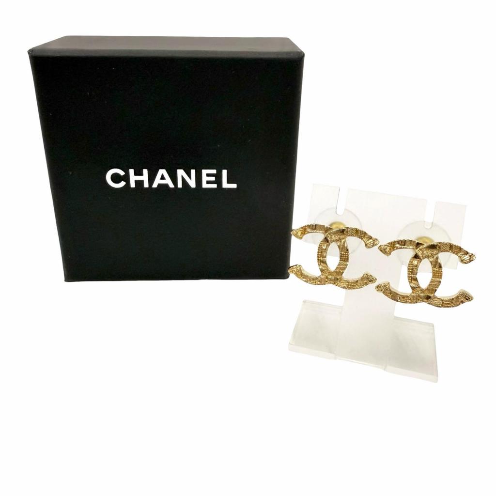 Great CHANEL Pierce Gold Women B24V ABB375 Used