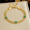 Vergoldetes Mehrstrang-Netzarmband mit Smaragd-CZ, Zierliches Panzerkettenarmband mit grünen Steinanhängern, Luxusschmuck für Frauen Geschenk
