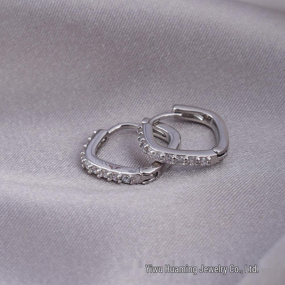 Stylish Gold Circle Ear Cuffs - Light Luxury Jewelry for Trendy Women