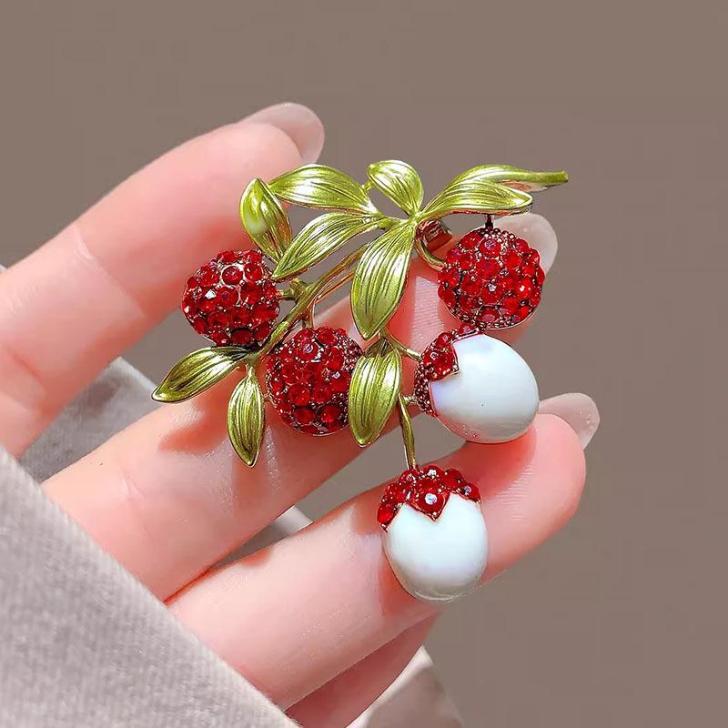 

Новые Креативные Женские Мужские Классические Эмалевые Броши-Значки в виде Личи Растения Фрукта Изысканного Дизайна Ювелирные Изделия для Леди на Вечеринку Свадьбу