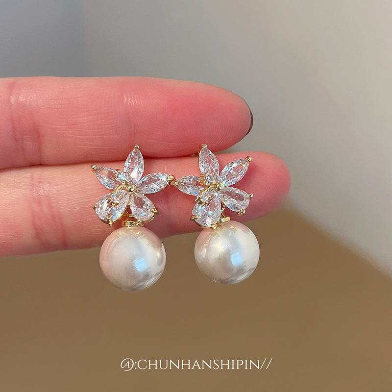 Fresh flower zircon pearl earrings without pierced earrings autumn and winter small fragrant temperament fashionable earrings personalized earrings