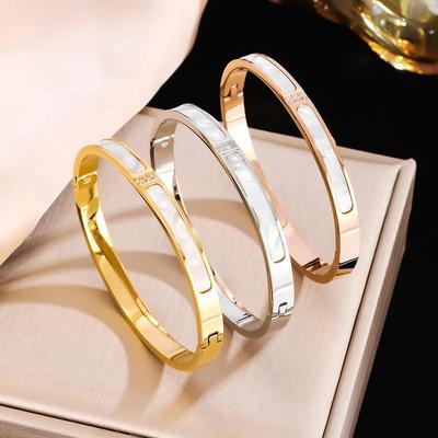 Bracciale Lussuoso a Quattro Fogli in Stile Coreano con Fibbia Piena di Diamanti – Gioiello da Mano alla Moda Versatile