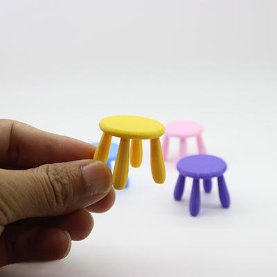 1 Stück Mini-Stuhl Spielzeug 1:12 skala Puppenhaus Hocker Geschenk Puppe Zubehör Kunststoff Miniatur Möbel Foto Requisiten Szene Modell