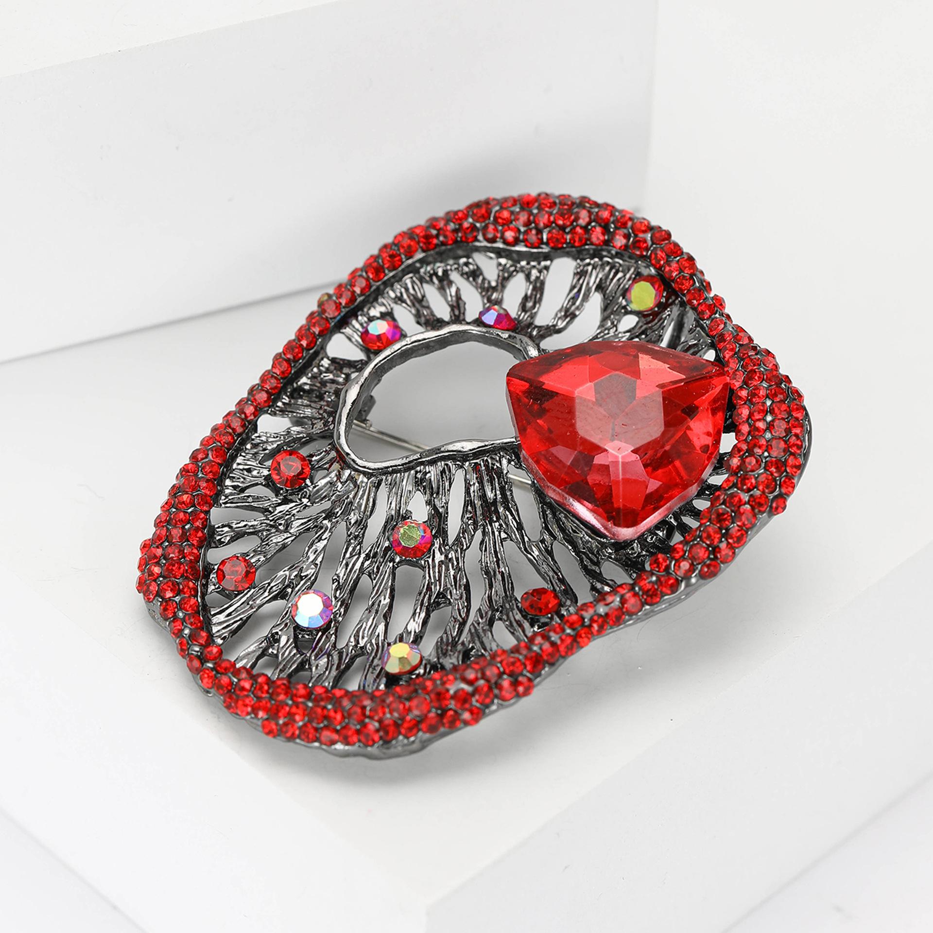 Великолепная брошь из сплава со стразами — фото 4