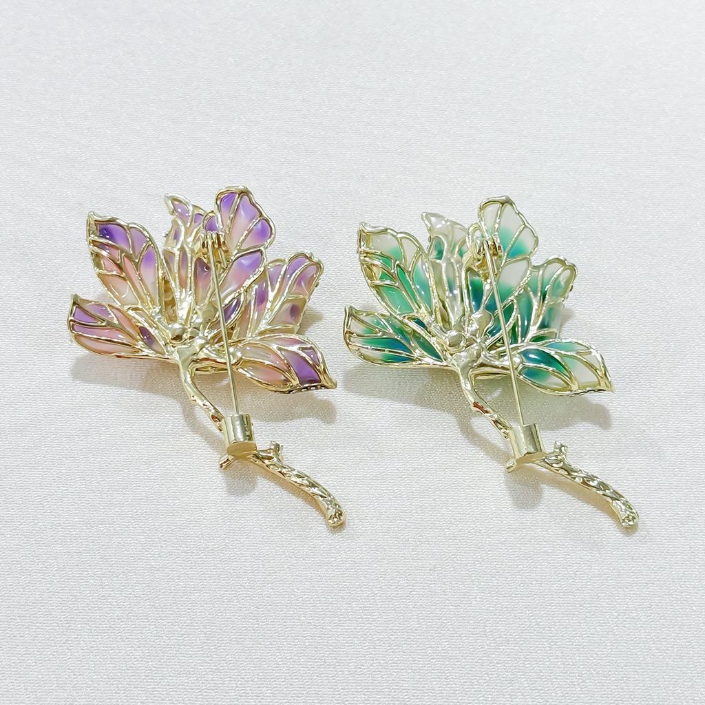 Enamel Begonia Brooch, Light Luxury High-end Niche Brooch, Anti-light Pin, Clothing Accessories Women's Jewelry