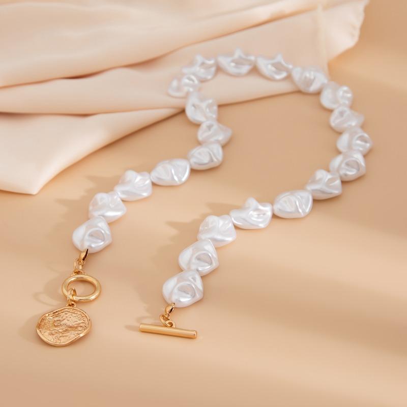 Fashion Irregular Shaped Faux Pearl Light Luxury Metal Clavicle Necklace Jewelry