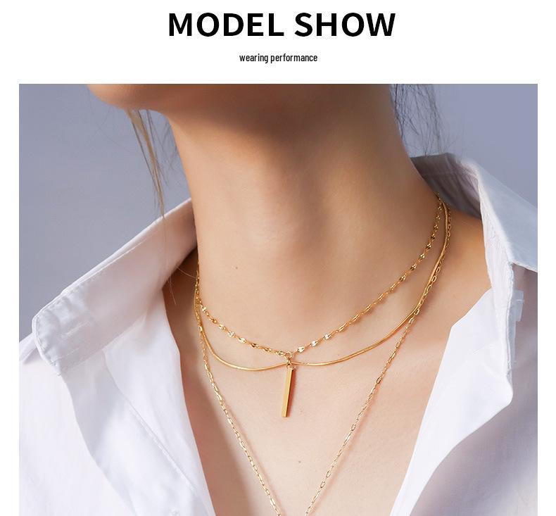 Winter Fashion Sweater Niche: Daisy & Seashell Pendant Necklace in White Titanium Steel