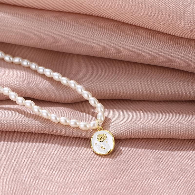 Light Luxury Design Pearl Necklace Women'S High Sense Natural Simple Temperament Rose Fritillary Pendant Accessories