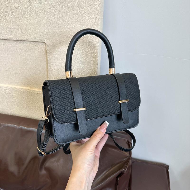 

Foreign style retro fashion high-end texture small square bag women s new versatile commuting personality casual temperament messenger bag чёрный