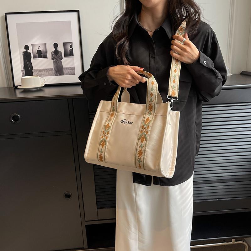 Nylon Lightweight Portable Tote Bag for Women, Fashionable College Student Work and Commuting Crossbody Bag