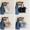 Contemporary Versatile Tote Bag For Casual Outfits With Spacious Design And Sleek Zipper Closure