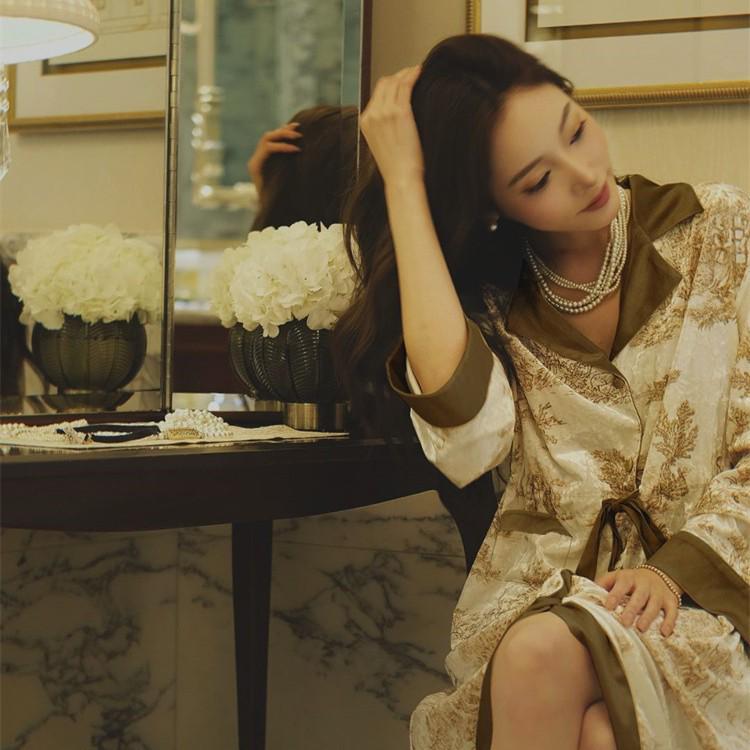 Robe d'intérieur pyjama d'hiver luxueuse en velours doré à éclat de soie pour femme