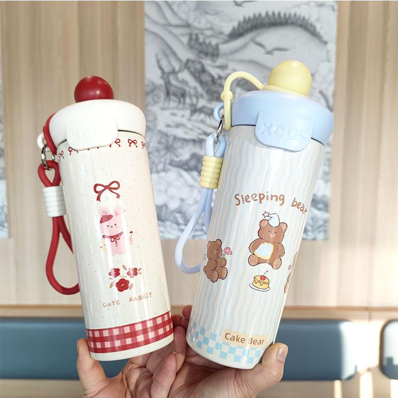Moderne minimalistische isolierte Edelstahl-Wasserflasche mit Strohhalm für Zuhause, Büro, Reisen