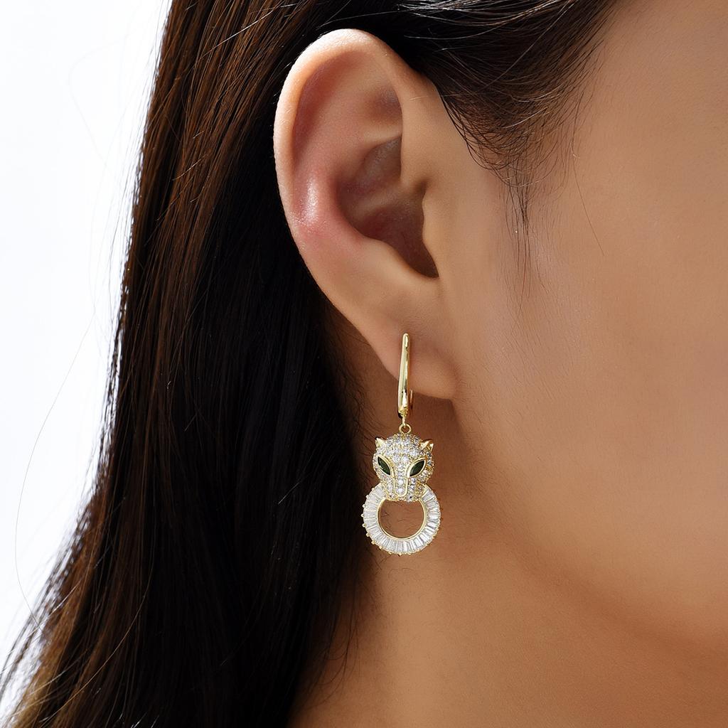 Creative, Personalized, Realistic Cheetah Earrings with Light Luxury and Slightly Inlaid Green Eyed Leopard Earrings