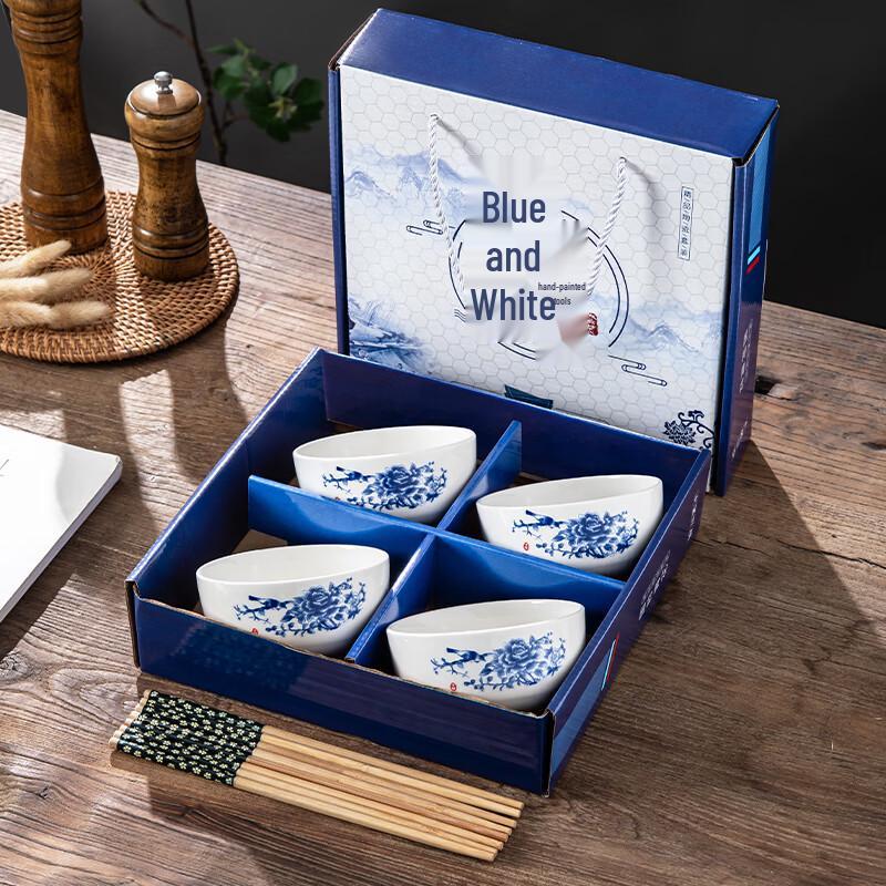 Китайский сине-белый фарфоровый обеденный набор из 4 тарелок и 4 пар палочек