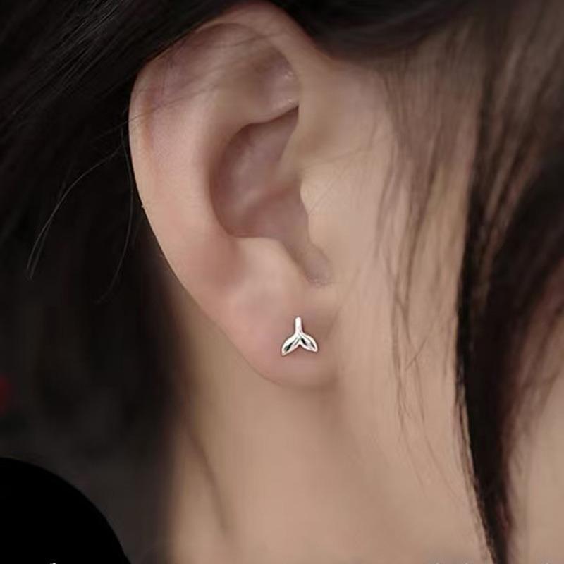 Raising Ear Holes, Small Stud Earrings for Women, Simple, Sweet, Small and Fresh Earrings, Niche Design, Versatile Earrings