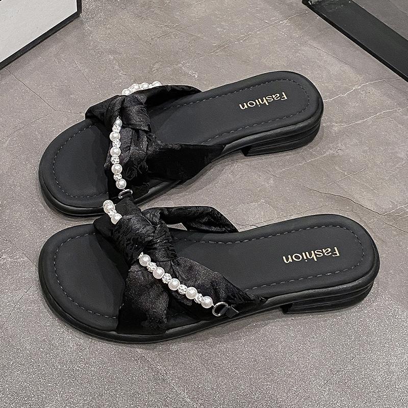 

Cool slippers female outer wear 2025 summer new fairy wind round head pearl belt muffin thick bottom one word slippers female 40