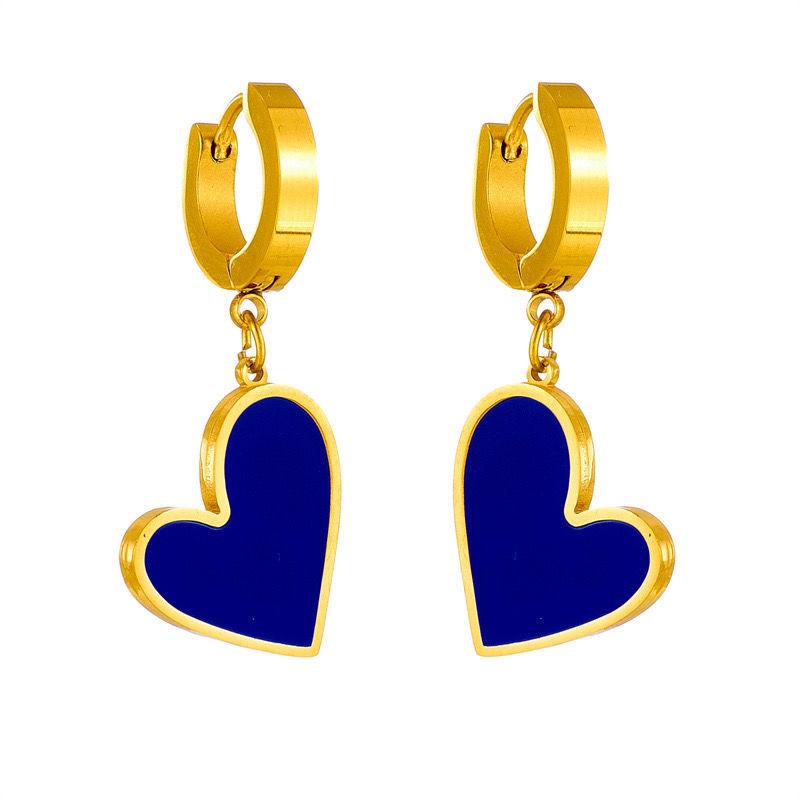 1 pair of circular heart shaped pendants with pearl ear clips