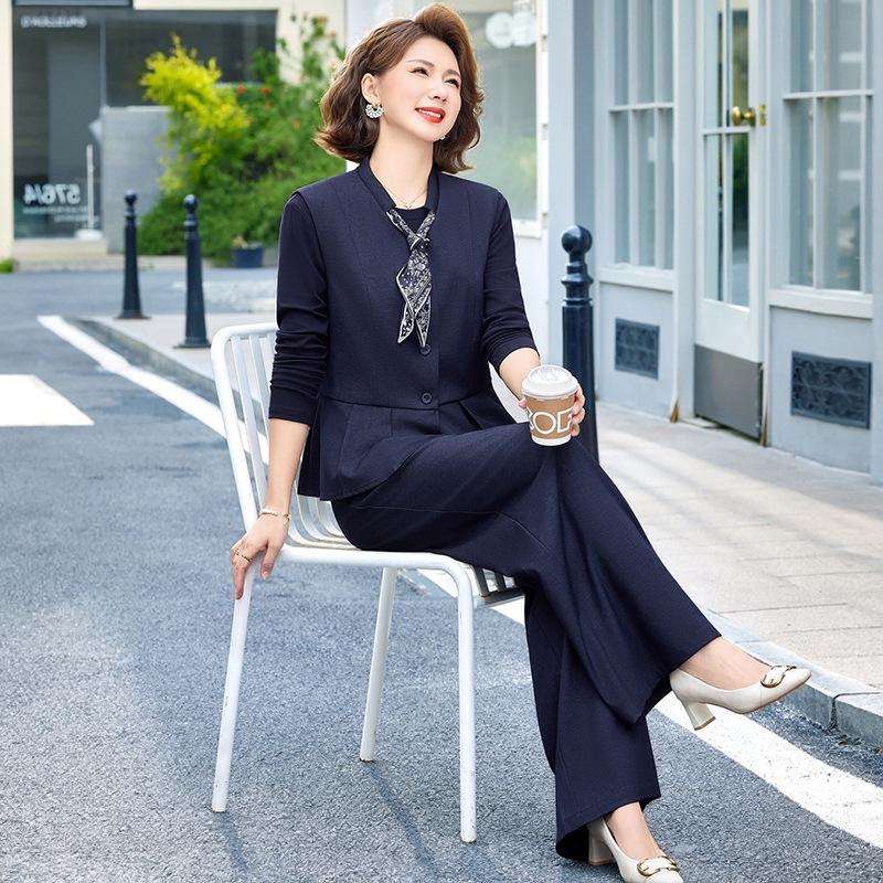 

Spring Collection: Elegant Casual Lace-up Top & Elastic Waist Pants Set for Middle-aged and Elderly Women. 4XL (67.5-75 kg)