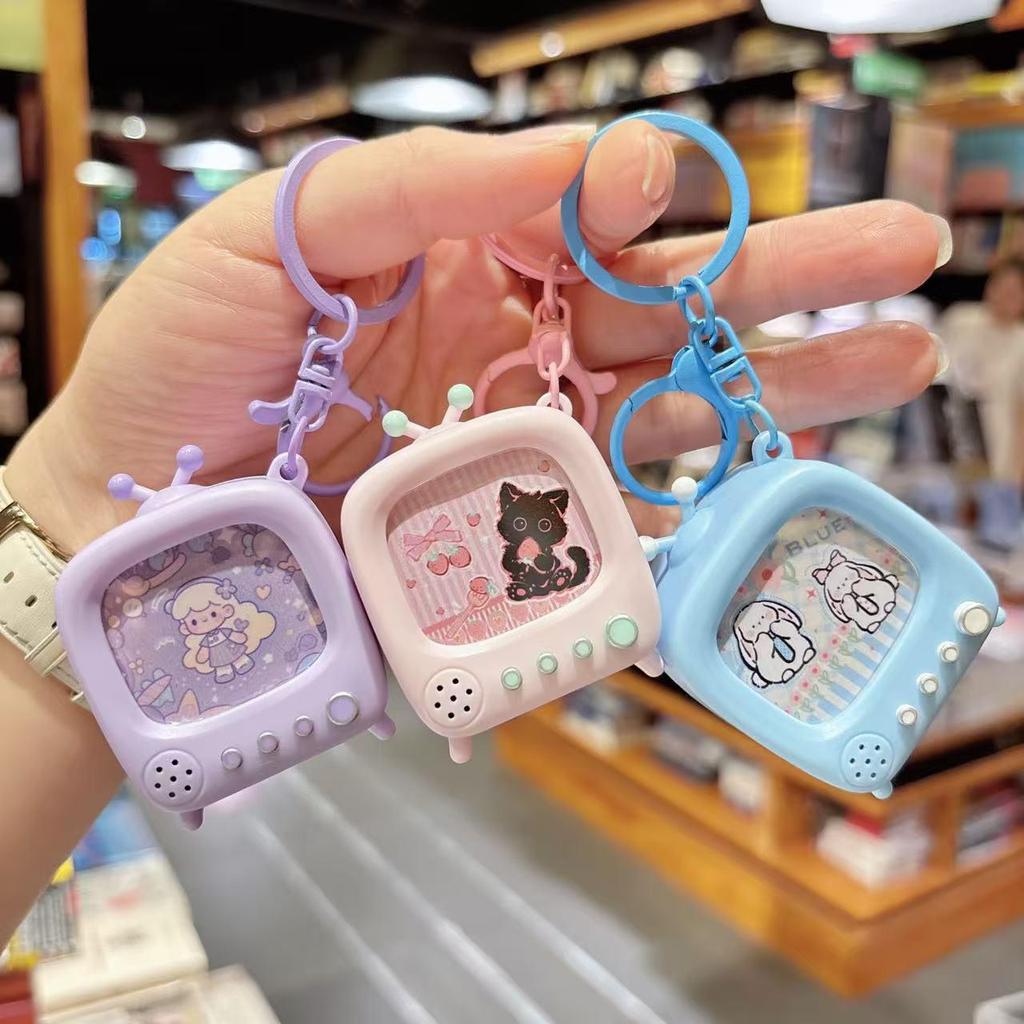 Mini Cartoon Flashing Light TV Keychain: Nostalgic Black & White Television Backpack Pendant
