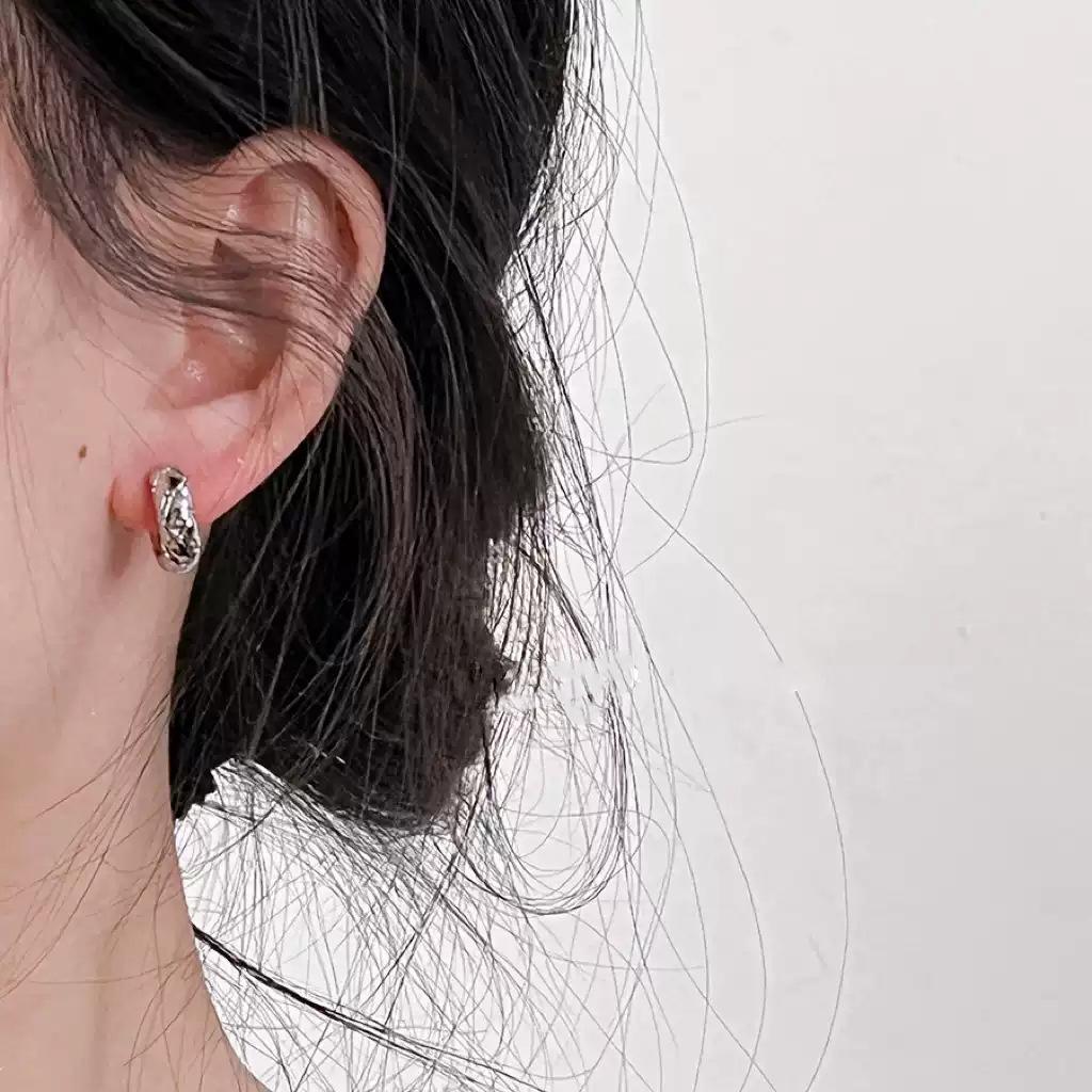 Literary and Cultural Retro Small Perfume Style Heavy Texture Earrings Hundred with Temperament Niche Design Sense Chequered Pattern Commuter Earrings