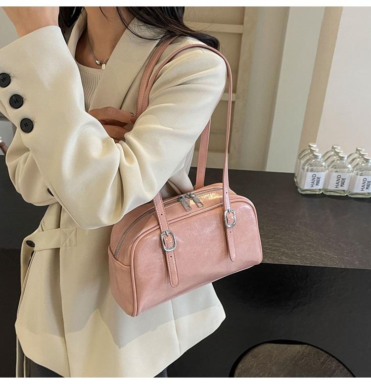 This Is a Large-capacity Shoulder Bag, Simple and Fashiable, Suitable for Going Out Shopping.